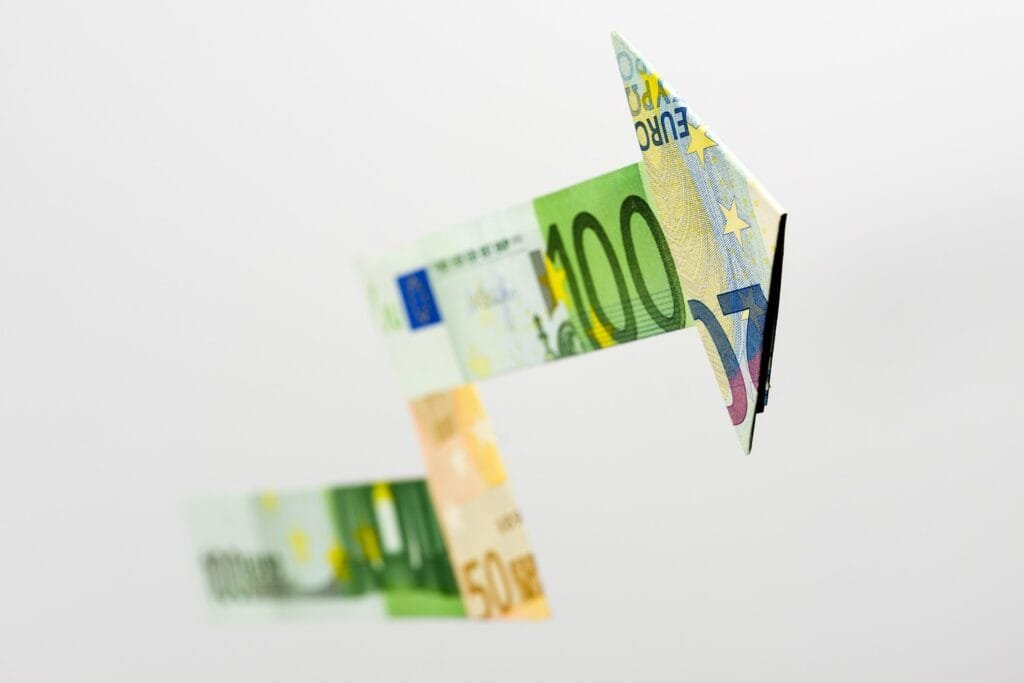 50 Euro banknote, folded into an arrow shape